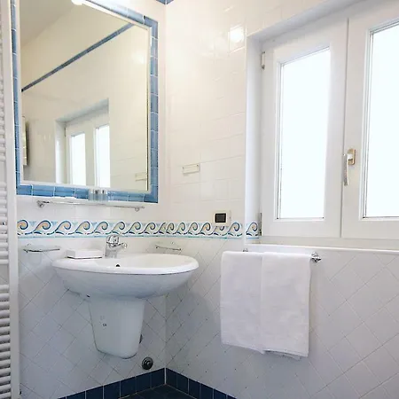 Bianco Apartment *