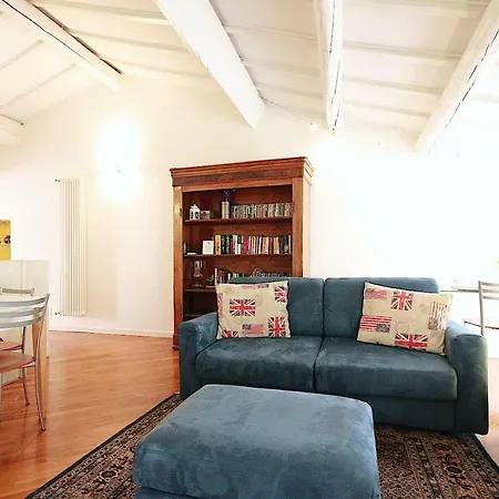 Bianco Apartment *